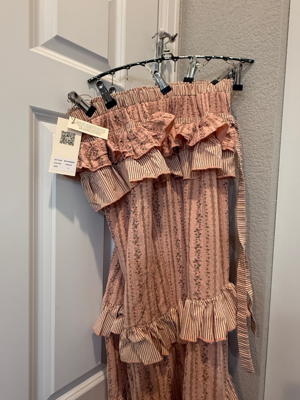 Dusty Rose Ruffled Boho wide leg pants. - Picture 2 of 4